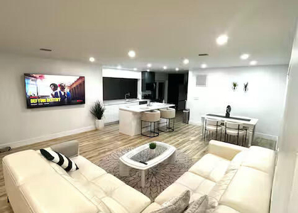739 Se 12th Avenue - Photo 1
