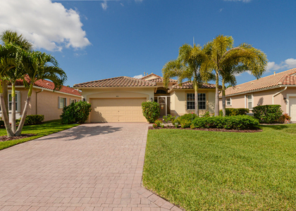421 Nw Sunview Way - Photo 1
