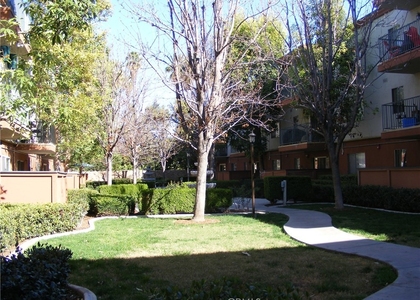 400 N Acacia Avenue - Photo 1