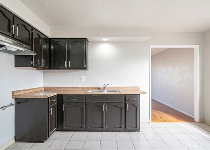1308 E Oaks Street - Photo 1