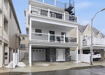 97 Wisconsin Street - Photo 1