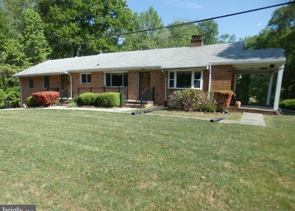9517 Brock Road - Photo 1