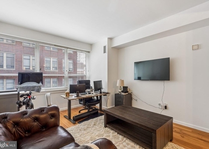 1425 Locust Street - Photo 1