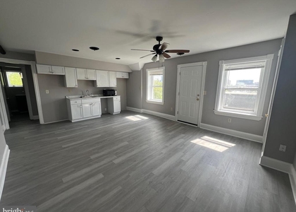 1000 W 8th Street - Photo 1