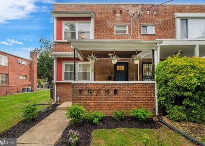 139 Hawaii Avenue Ne - Photo 1