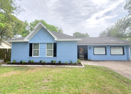 8815 Bellaire Boulevard - Photo 1