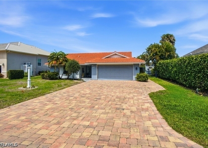 455 Bayside Avenue - Photo 1