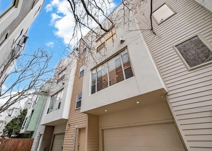724 Ruthven Street - Photo 1