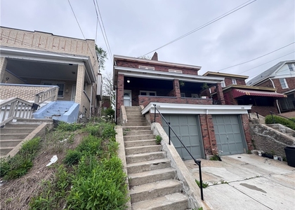 2733 Pyramid Ave - Photo 1