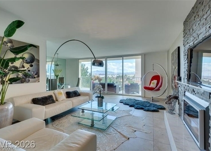 205 E Harmon Avenue - Photo 1