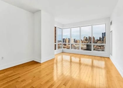 West 42nd Street - Photo 1