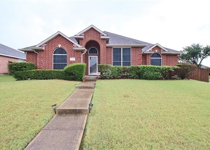 1507 Goodwin Drive - Photo 1
