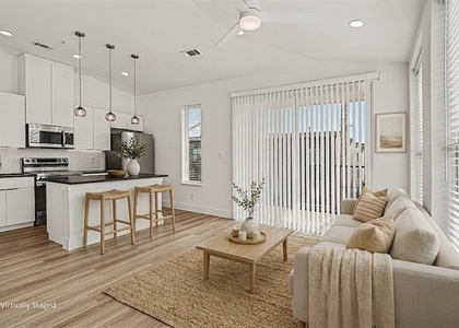 2217 N Fitzhugh Avenue - Photo 1