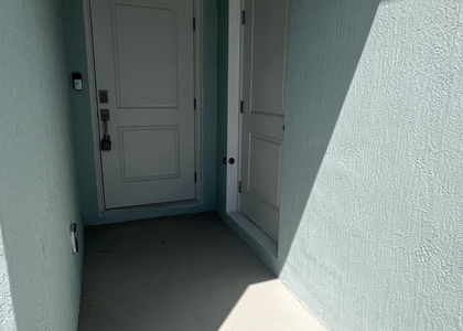 1782 Sw Bayshore Boulevard - Photo 1