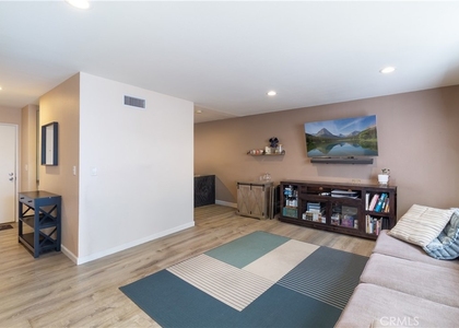 628 E Birch - Photo 1