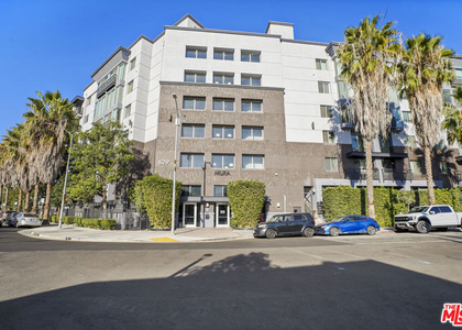 629 Traction Avenue - Photo 1