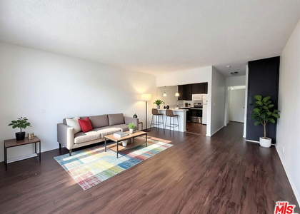 1125 W 36th Place - Photo 1