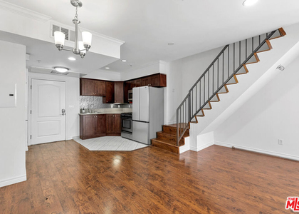 5633 Carlton Way - Photo 1