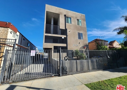 2726 S Cochran Avenue - Photo 1
