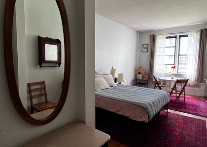 East 60th Street - Photo 1