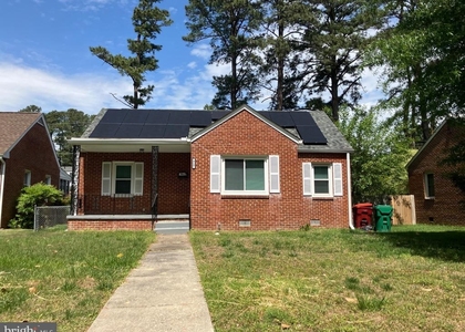 915 Hampton Road - Photo 1