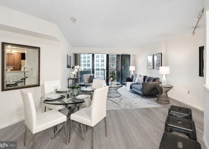 1420 Locust Street - Photo 1