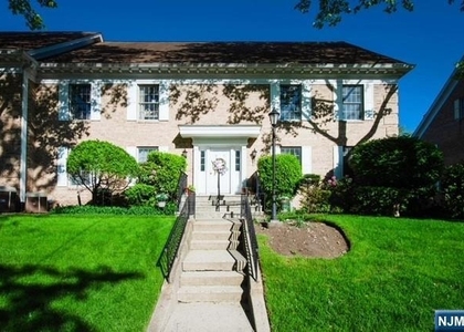 11 S Maple - Photo 1