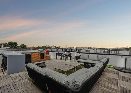 422 W 9th Street - Photo 1