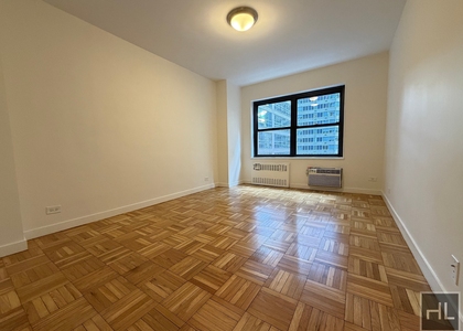 East 55 Street - Photo 1