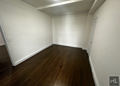 East 46 Street - Photo 1