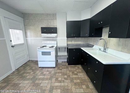 637 E Elm Street - Photo 1