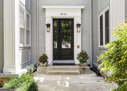 435 10th Street Ne - Photo 1
