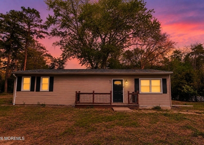 837 Forest Avenue - Photo 1