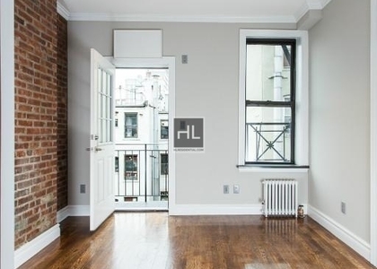 Mott Street - Photo 1