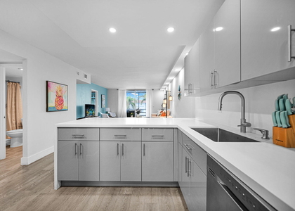 400 Se 10th Street - Photo 1
