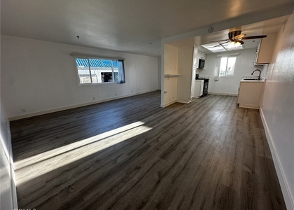 710 W Washington - Photo 1