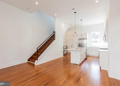 146 W Wildey Street - Photo 1
