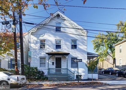 13 Charlton Street - Photo 1