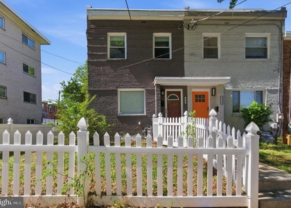 1527 Morris Road Se - Photo 1
