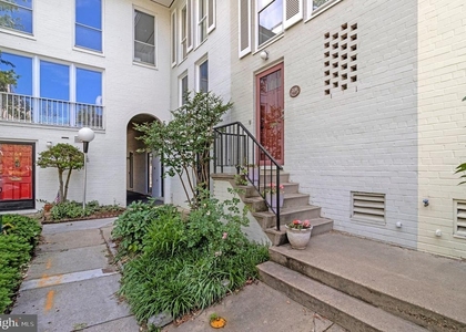 206 G Street Sw - Photo 1