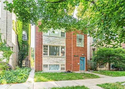 7530 N Oakley Avenue - Photo 1
