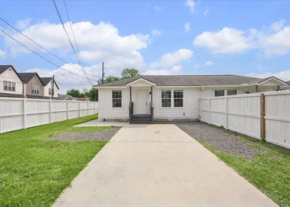 2610 Cochran Street - Photo 1