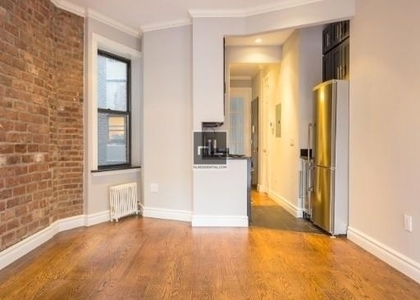 Avenue B - Photo 1