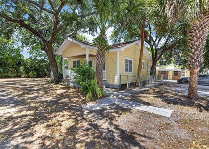 3301 W Woodlawn Avenue - Photo 1