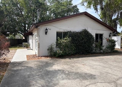 542 E Caroline Street - Photo 1