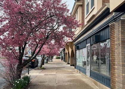 606 W Broad Street - Photo 1