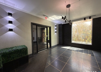 28 Strawberry Hill Avenue - Photo 1
