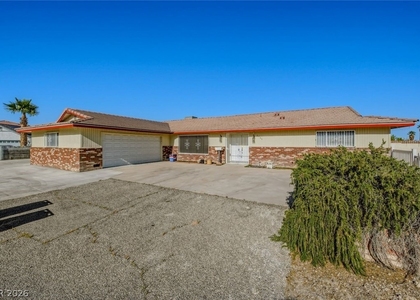 6760 W Oakey Boulevard - Photo 1