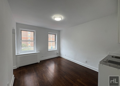 Second Avenue - Photo 1