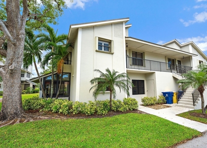803 Clubhouse Circle - Photo 1